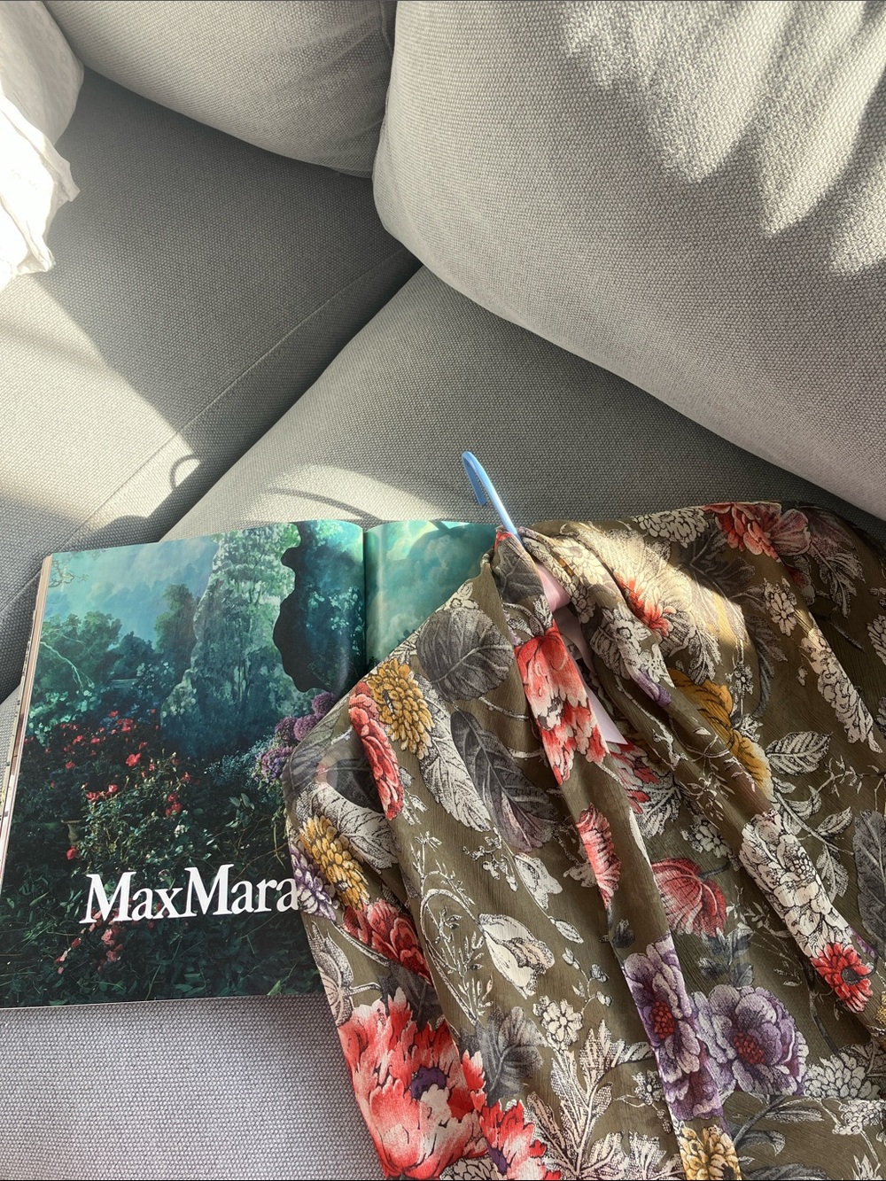 MaxMara limited-edition 32/800. Italian silk painterly floral print blouse